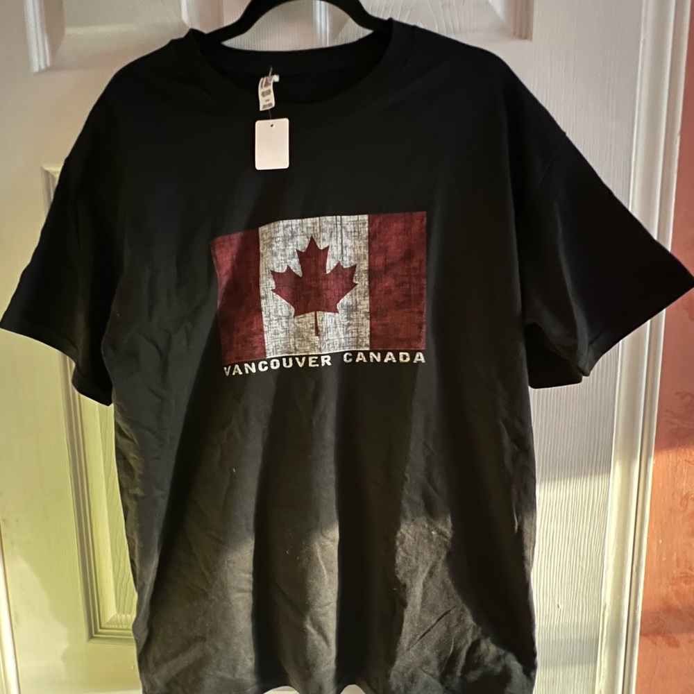 Black graphic t shirt Vancouver Canada - size large mens